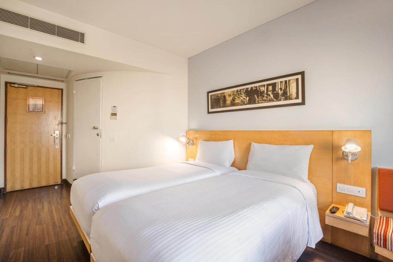 Ibis Gurgaon Golf Course Road - An Accor Brand Hotel Bagian luar foto