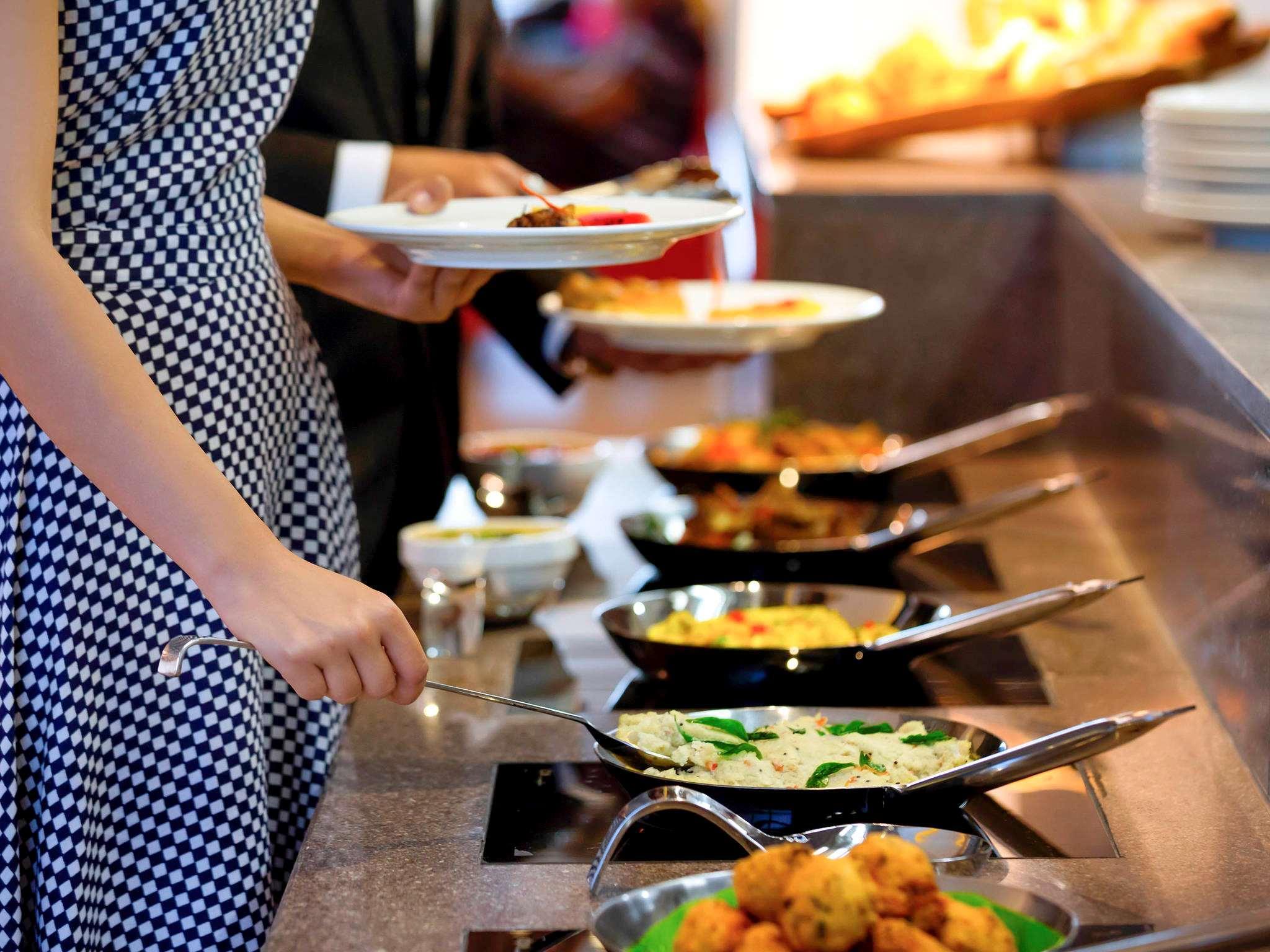 Ibis Gurgaon Golf Course Road - An Accor Brand Hotel Bagian luar foto
