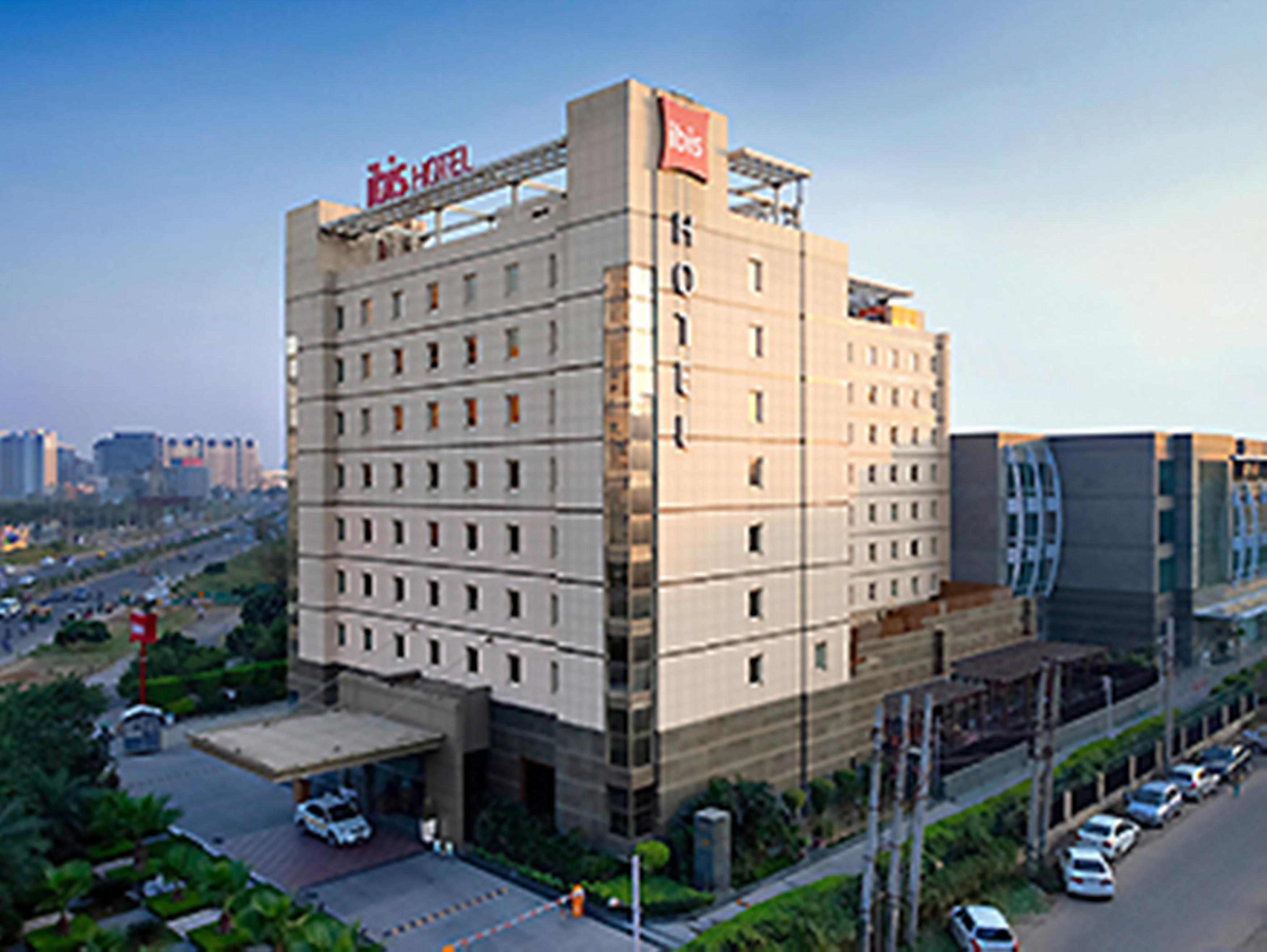 Ibis Gurgaon Golf Course Road - An Accor Brand Hotel Bagian luar foto