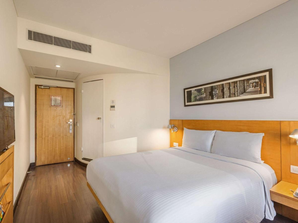 Ibis Gurgaon Golf Course Road - An Accor Brand Hotel Bagian luar foto